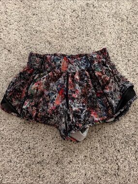 lululemon Multicolor Shorts size 4, low rise, 2.5 inch